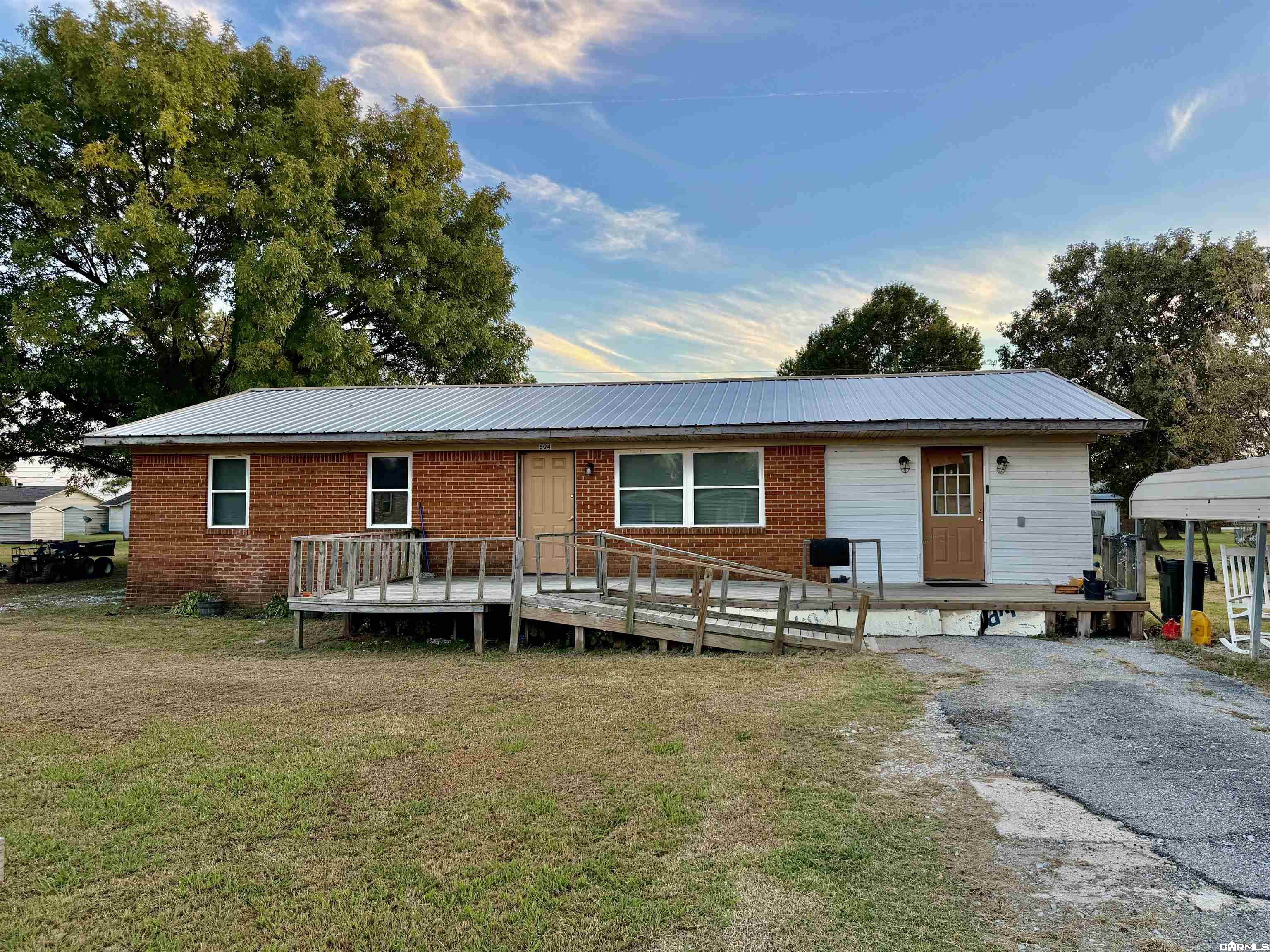 604 NE Kelly Drive — photo
