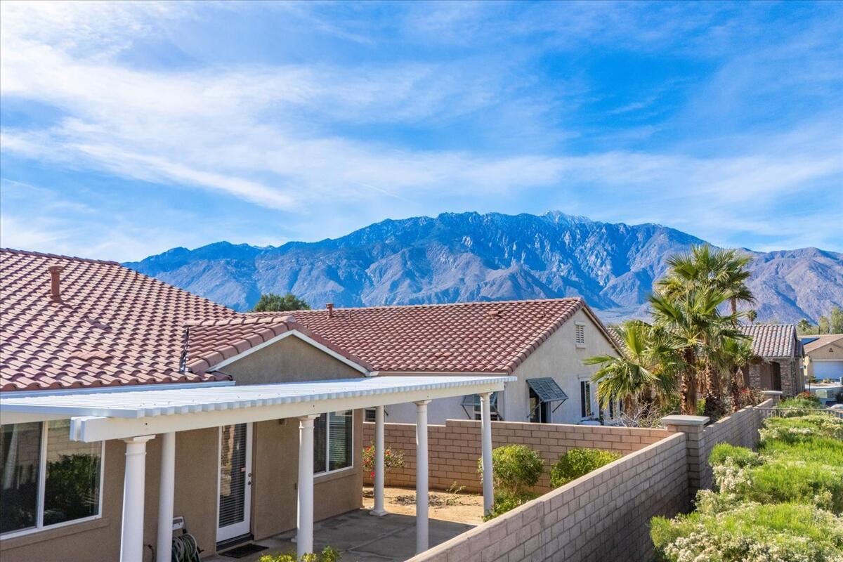 2590 Windmill Way — photo