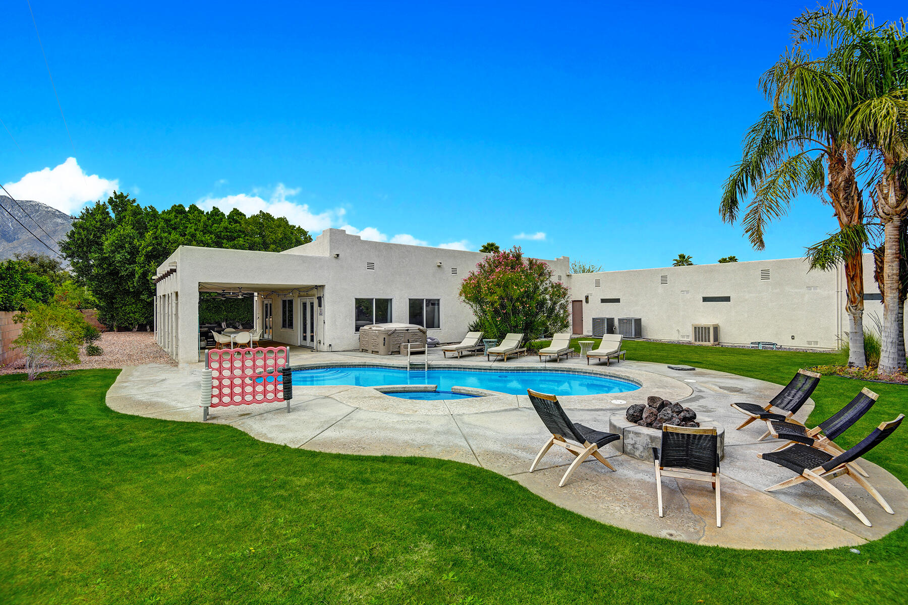 2005 E Racquet Club Rd, Palm Springs, CA 92262
