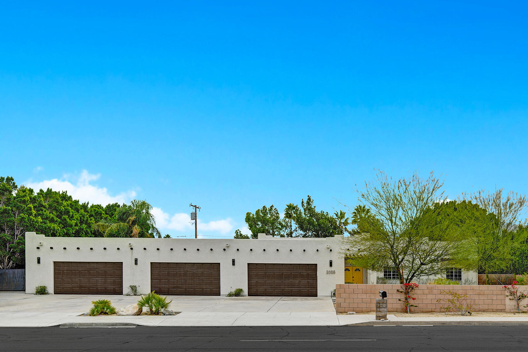 2005 E Racquet Club Rd, Palm Springs, CA 92262 — photo 2
