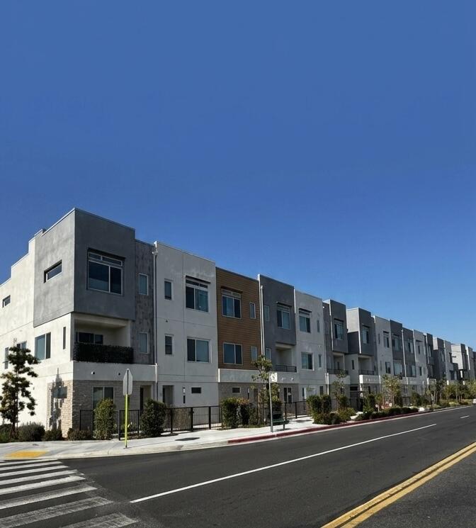 2543 Marine Ave — photo