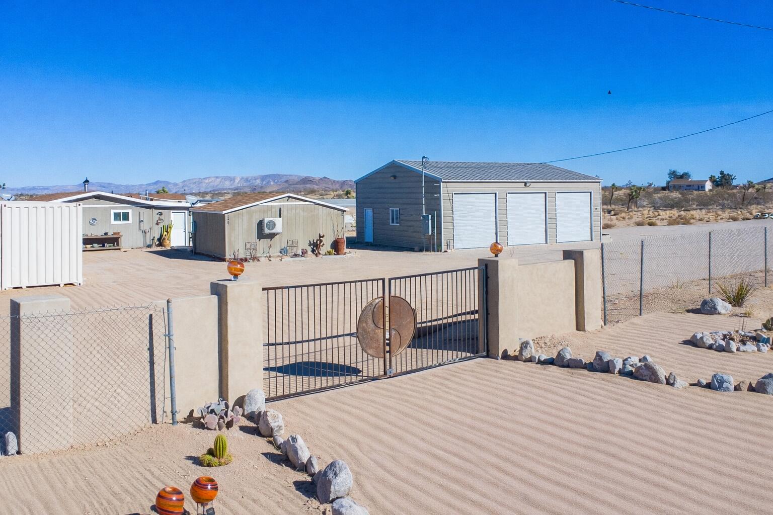 2467 Sand Dr, Landers, CA 92285