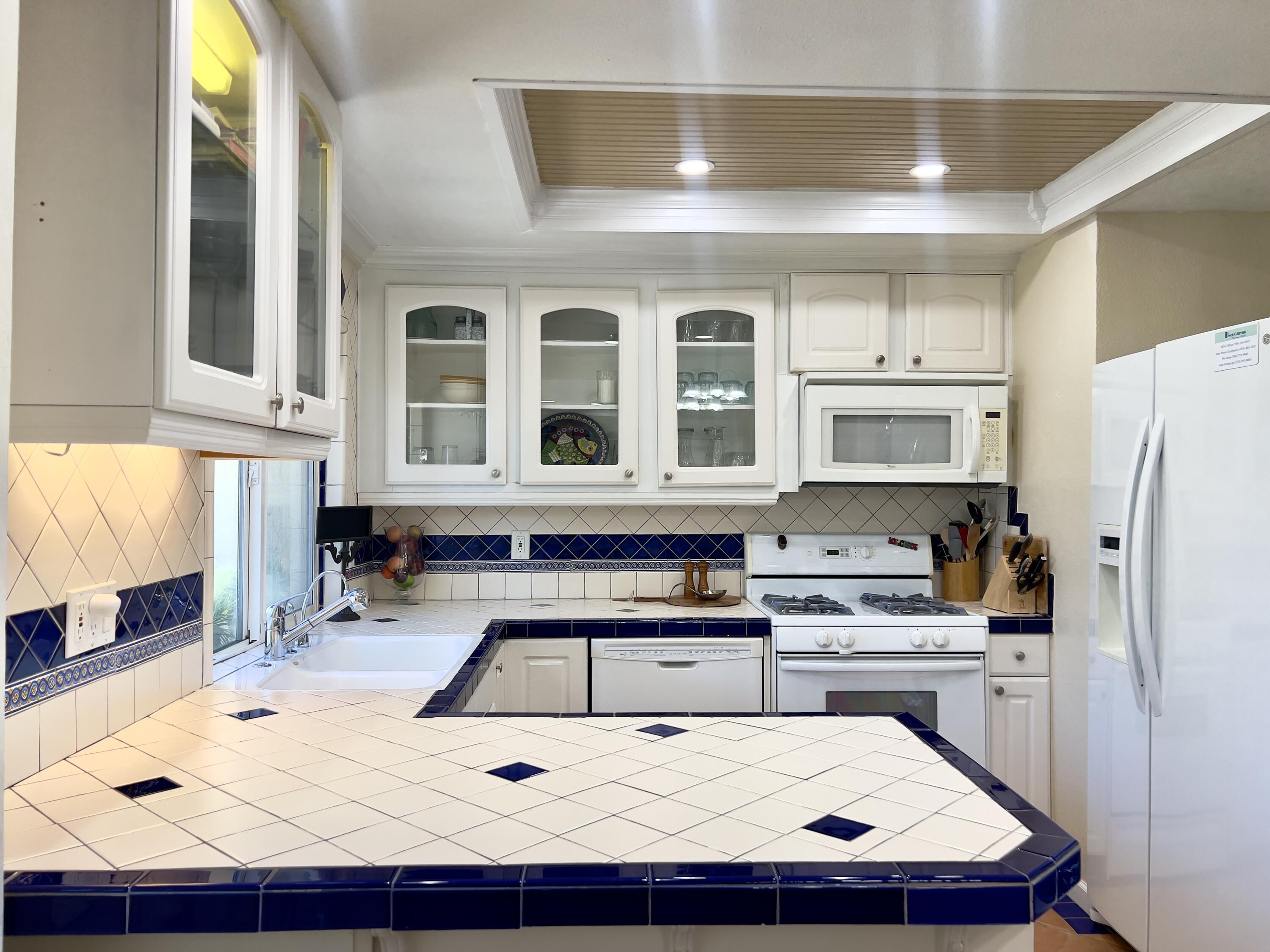 73197 Rod Laver Ln — photo