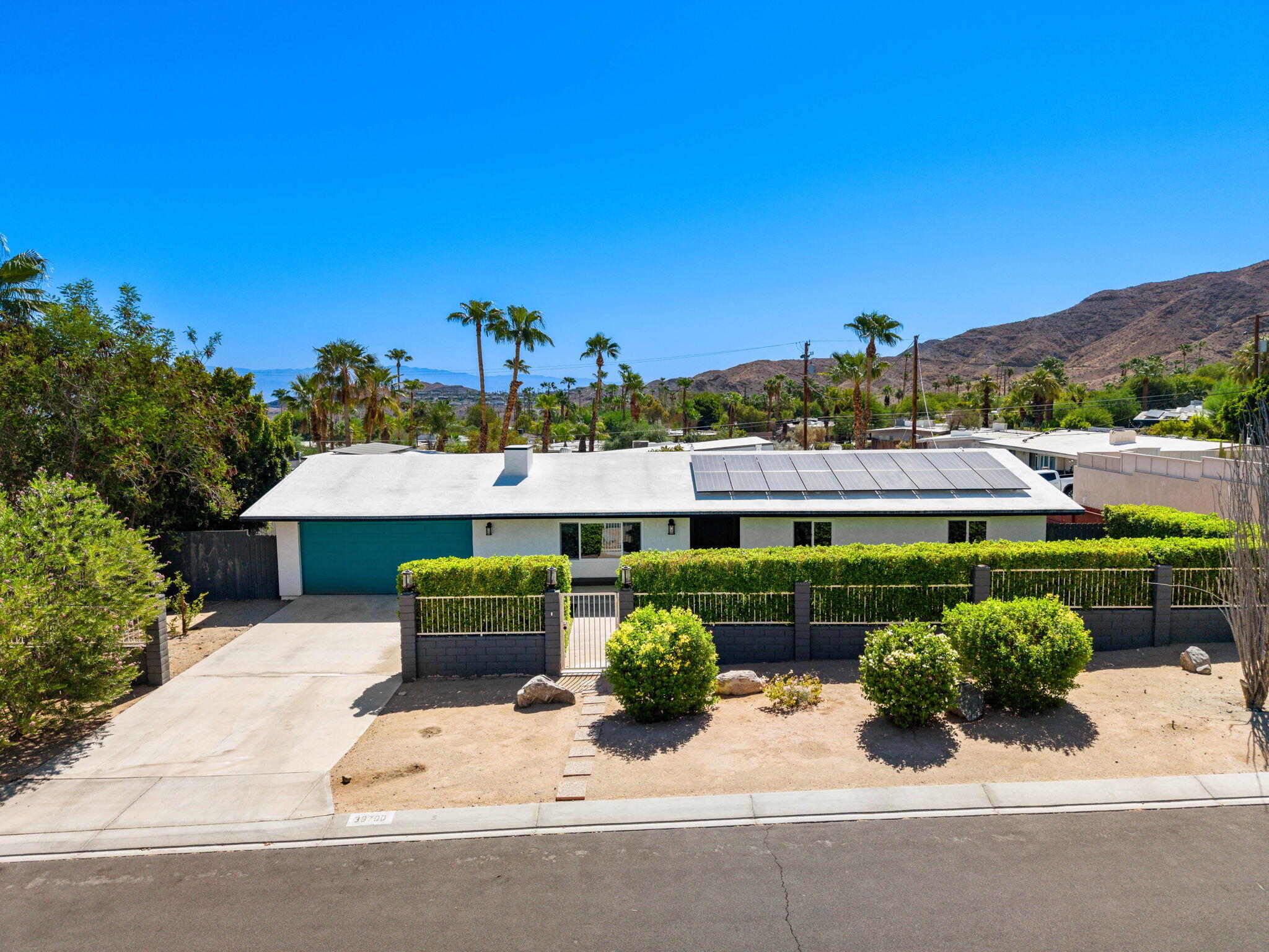 38700 Paradise Way — photo