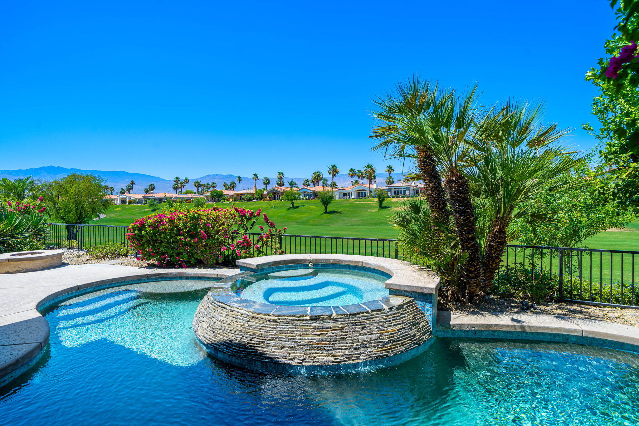371 Tomahawk Dr — photo