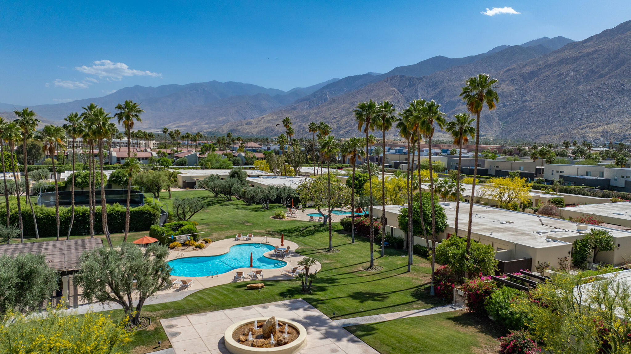 487 N Hermosa Dr — photo