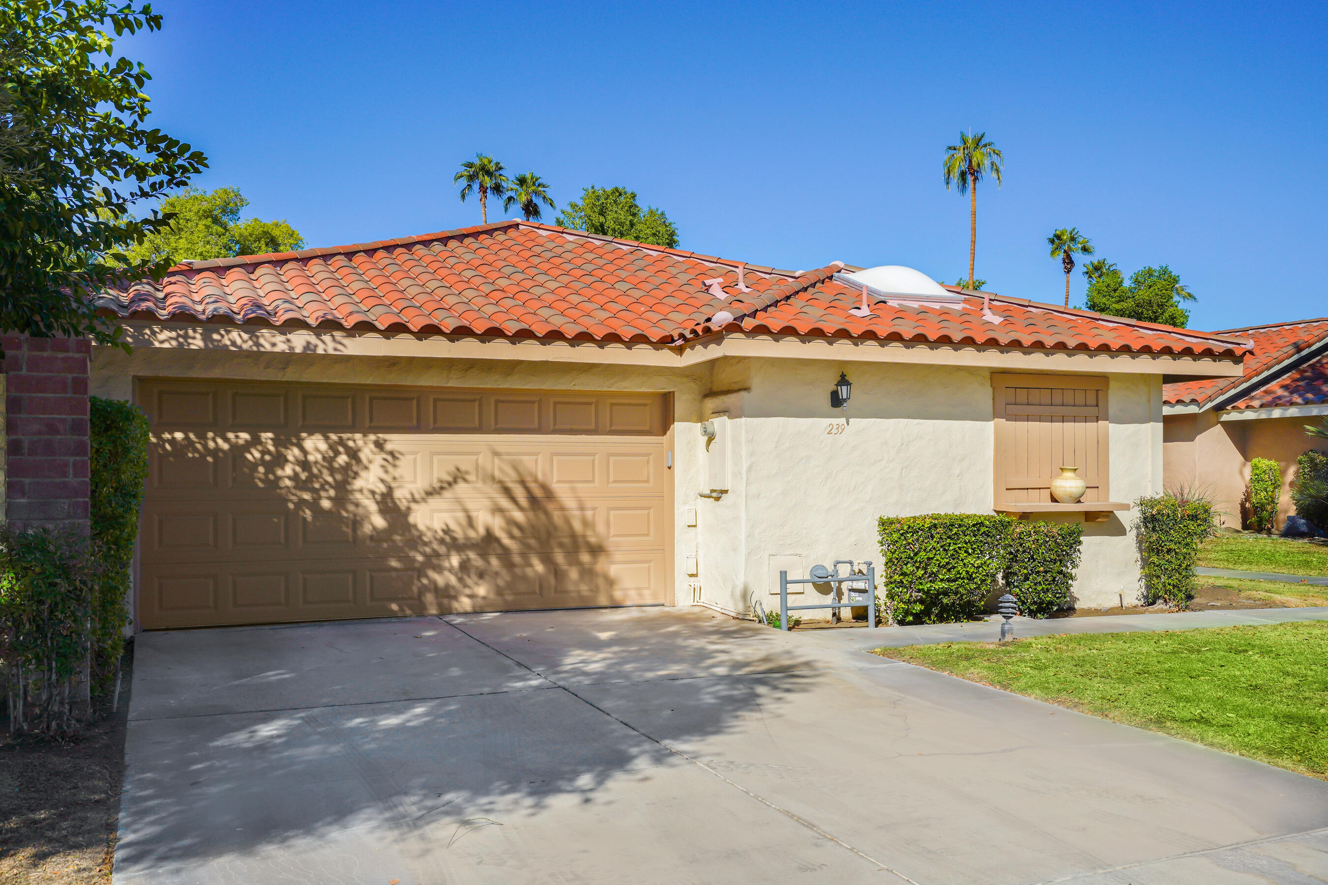 239 Santa Barbara Cir — photo
