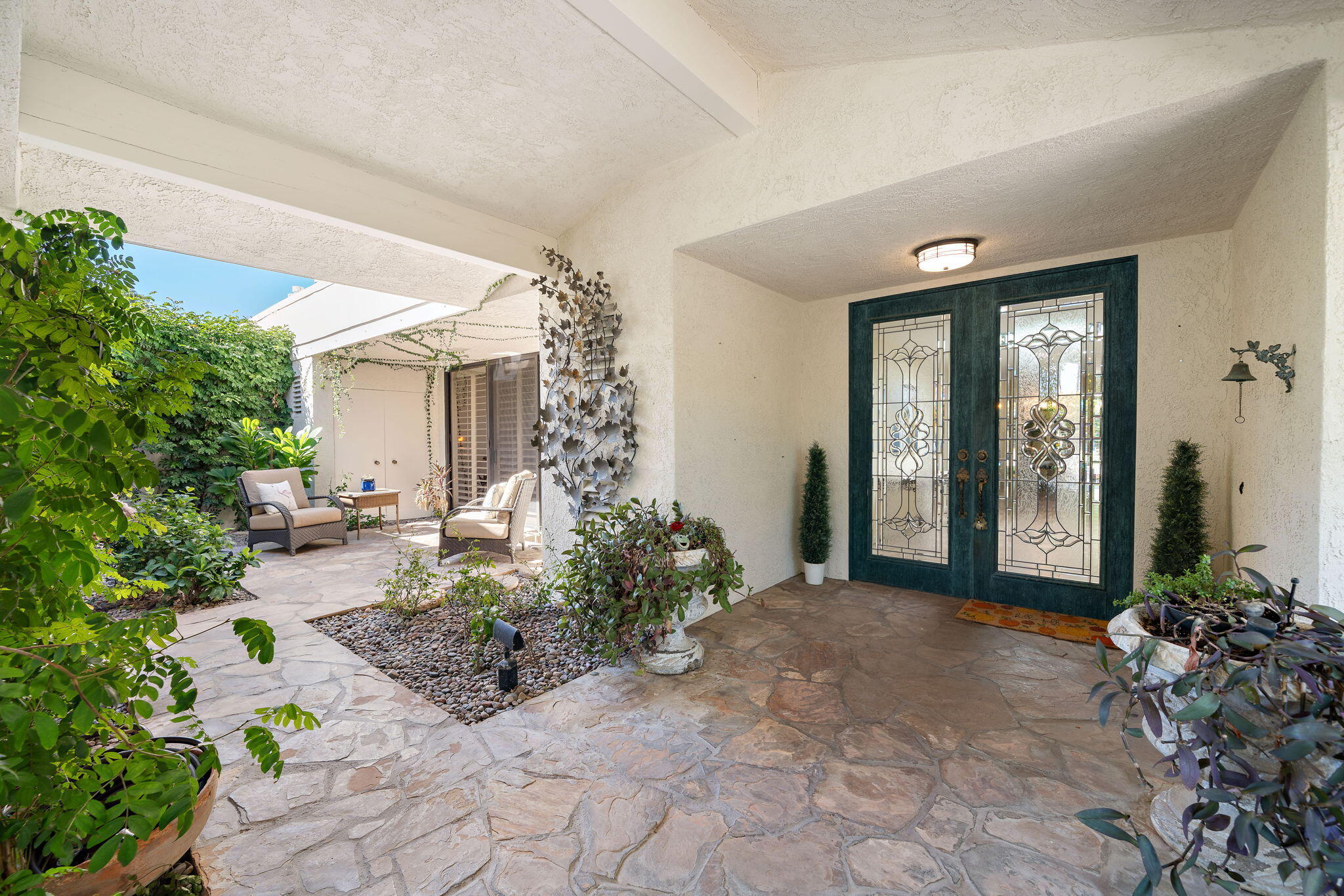 147 Columbia Dr — photo