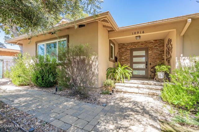 10916 Ruffner Ave — photo