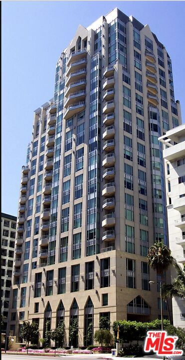 10727 Wilshire Boulevard 2002 — photo