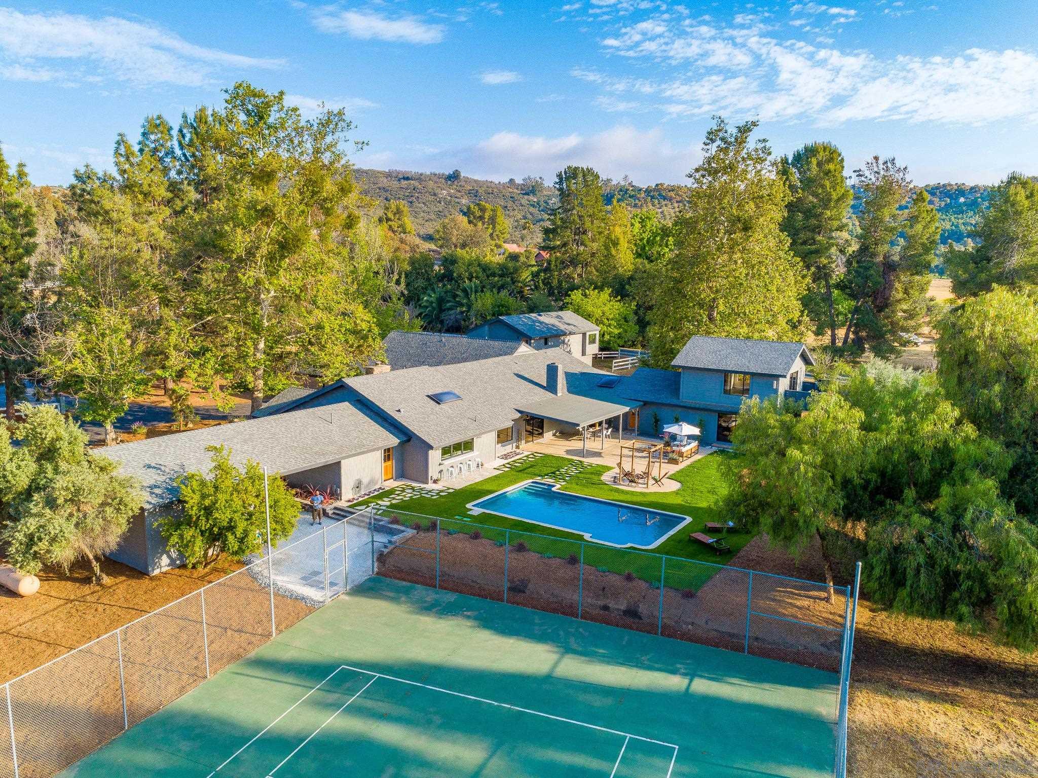 28114 Queensbridge Rd, Valley Center, CA 92082 — photo 2