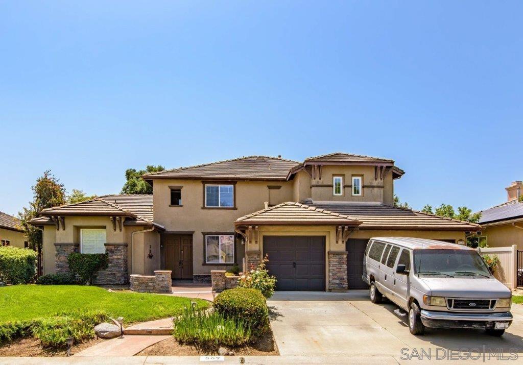 569 Inverlochy Dr, Fallbrook, CA 92028
