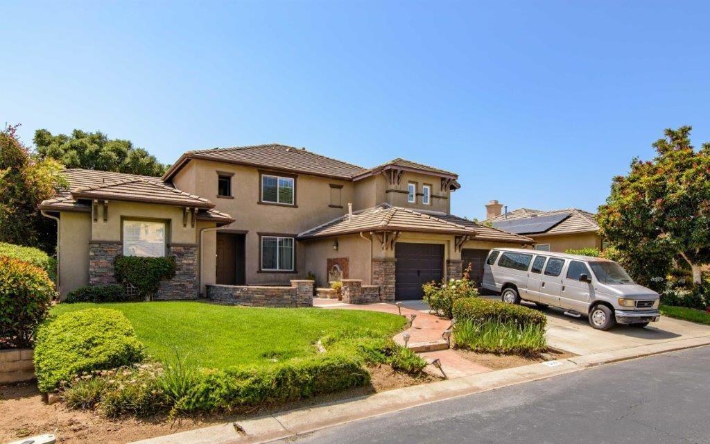 569 Inverlochy Dr, Fallbrook, CA 92028 — photo 2