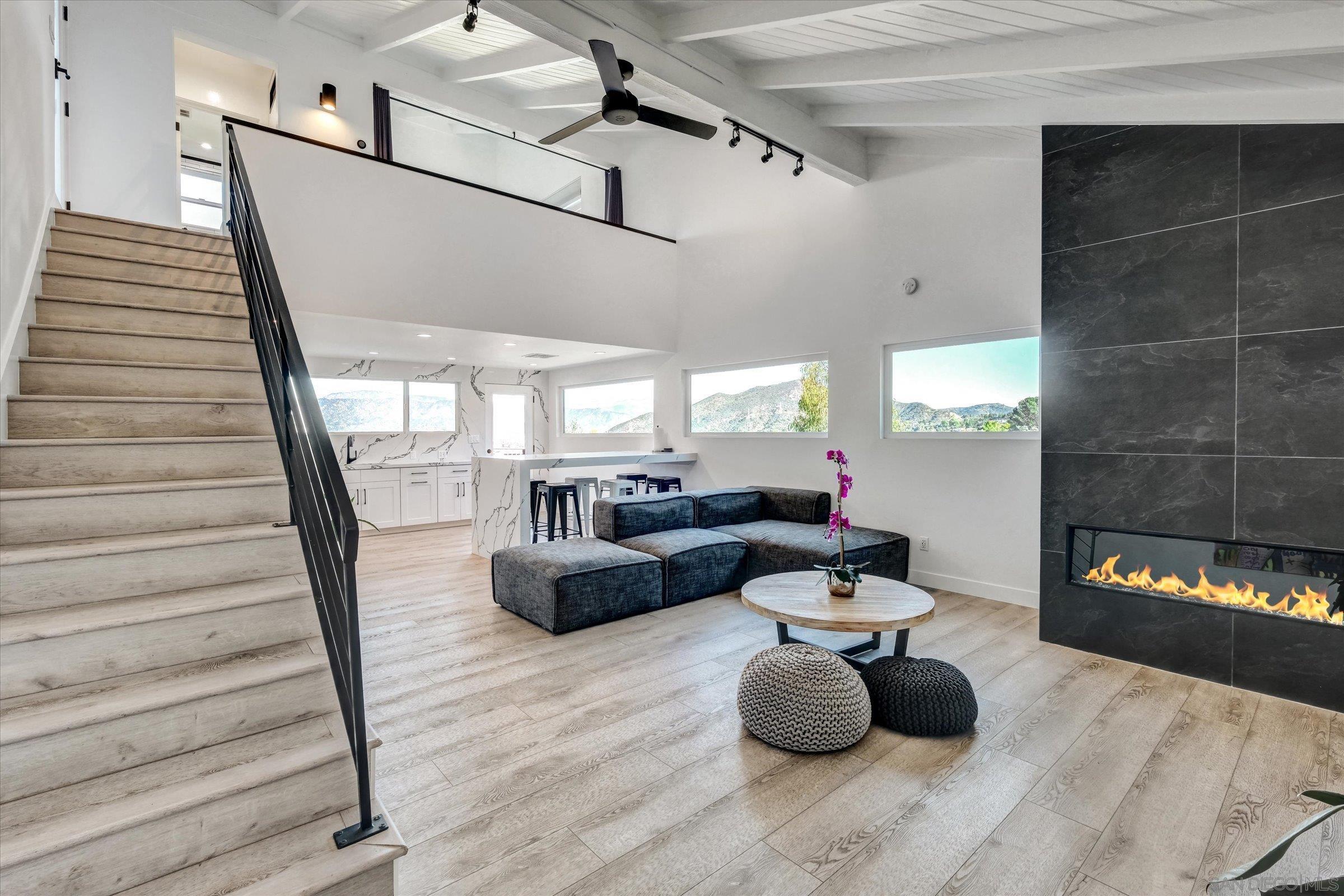 3546 Multiview Dr — photo