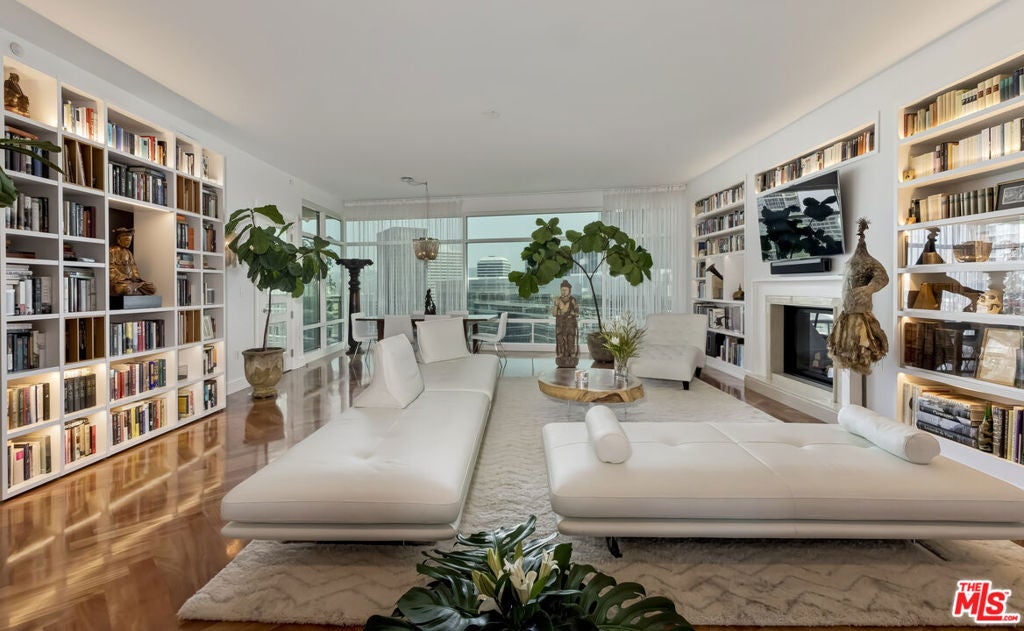1 W Century Drive 17C — photo