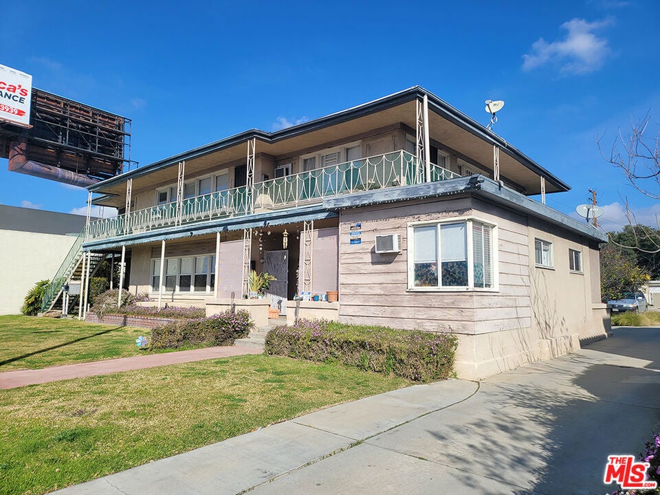 3723 Huntington Drive 3729 — photo