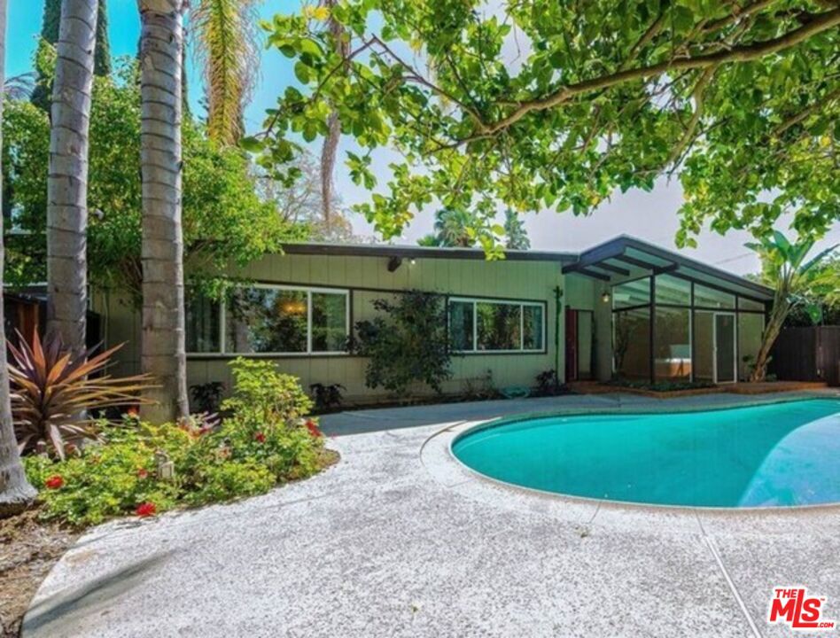 8090 Mulholland Drive — photo