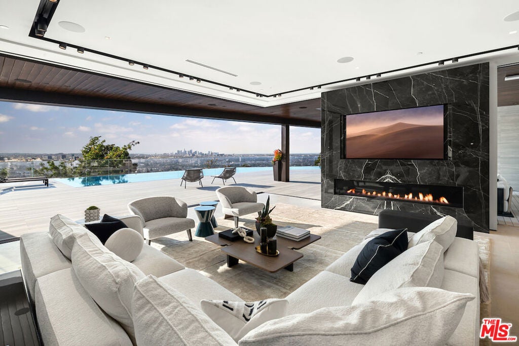 8116 Laurel View Drive — photo