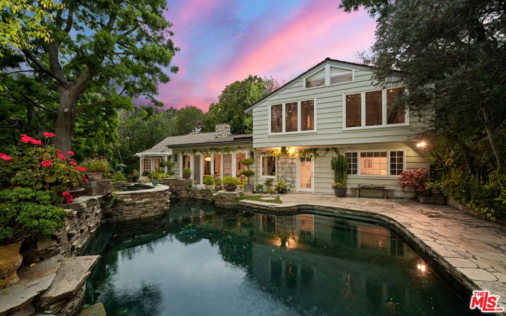 2576 Benedict Canyon Drive — photo