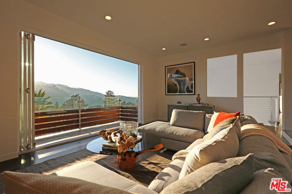 3319 Charleston Way — photo