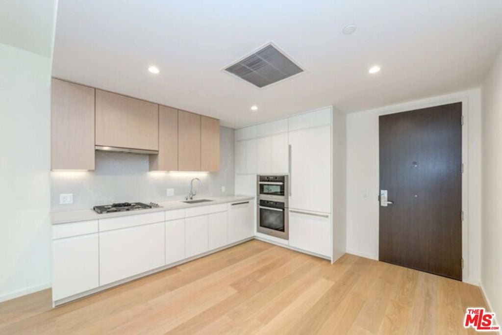 877 Francisco Street 708 — photo