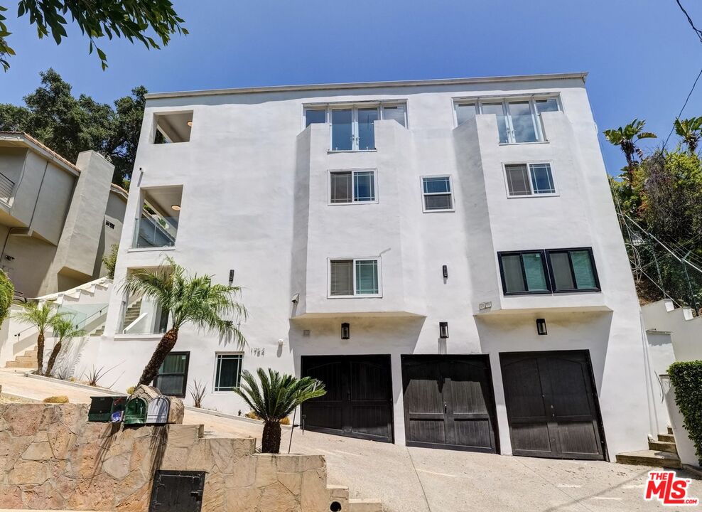 1754 Franklin Canyon Dr — photo