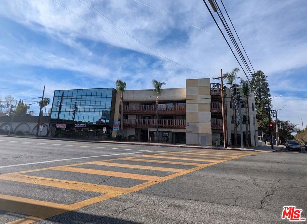 6047 Tampa Avenue 307 — photo