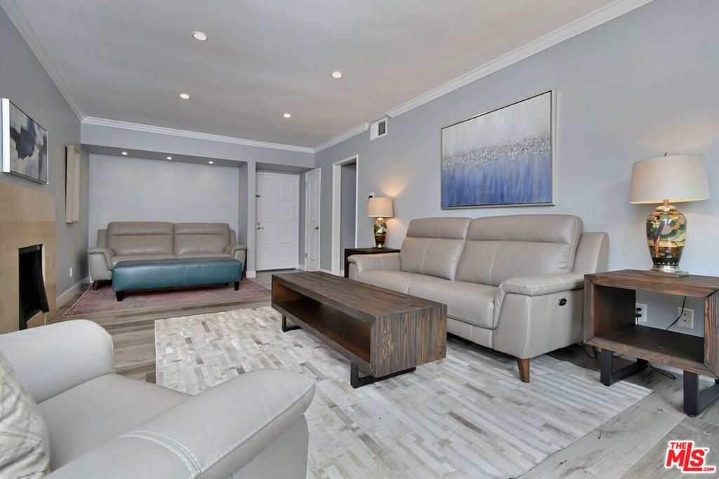 2345 Roscomare Road 205 — photo