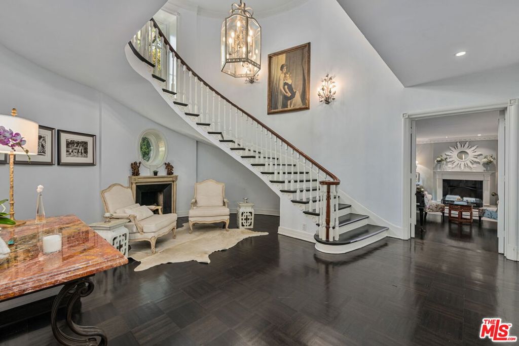 1110 Benedict Canyon Drive — photo