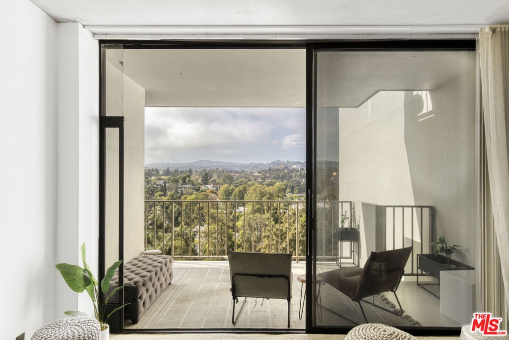 10433 Wilshire Boulevard 808 — photo