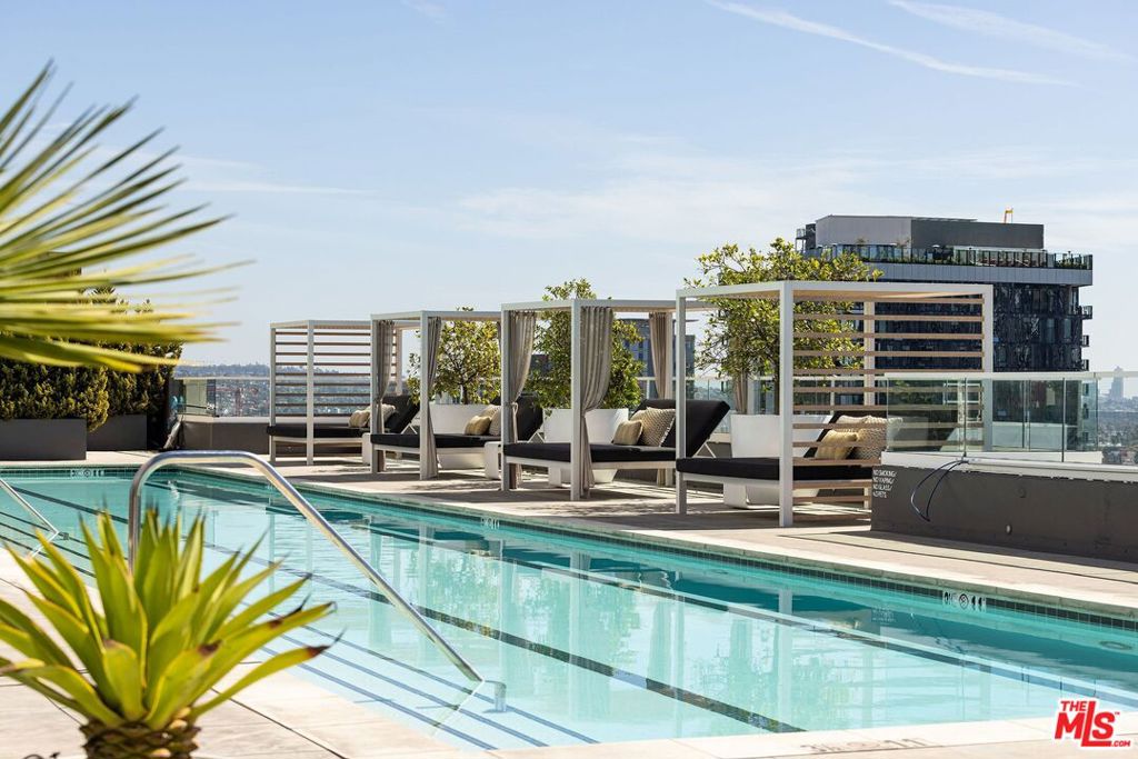 6250 Hollywood Boulevard 6K — photo