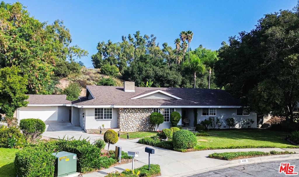 425 Fern Dell Place — photo