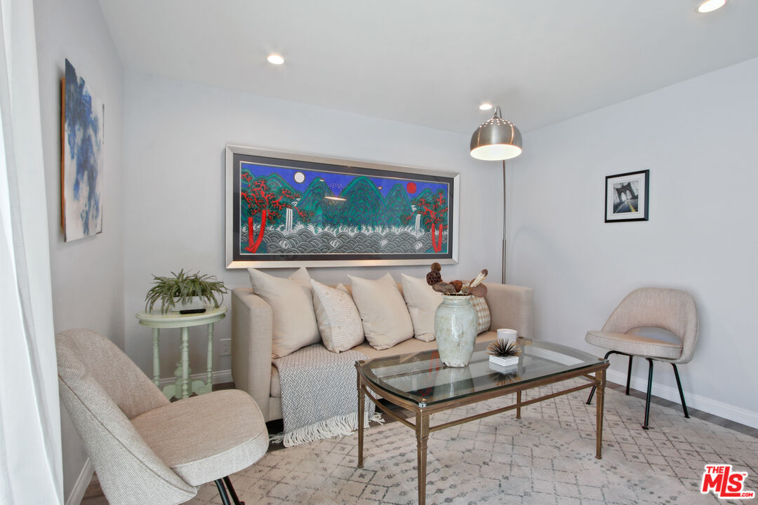 6438 Rhea Ave — photo