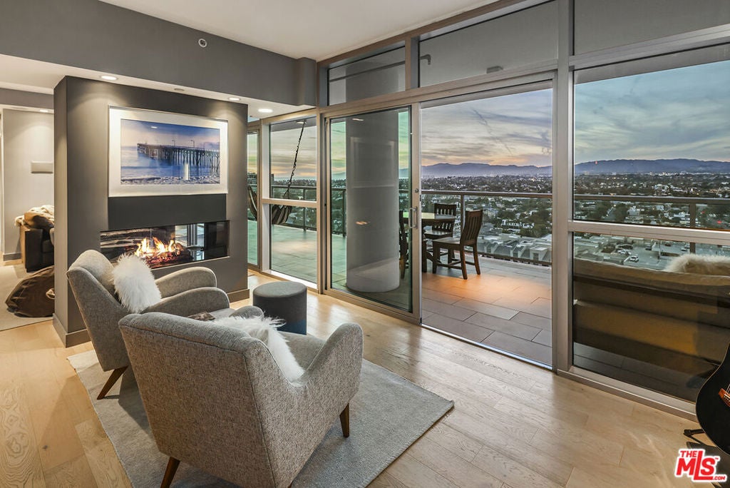 13700 Marina Pointe Drive 1620 — photo