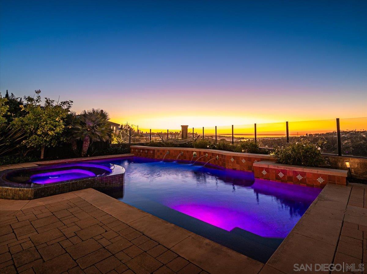 7135 Sitio Caliente — photo