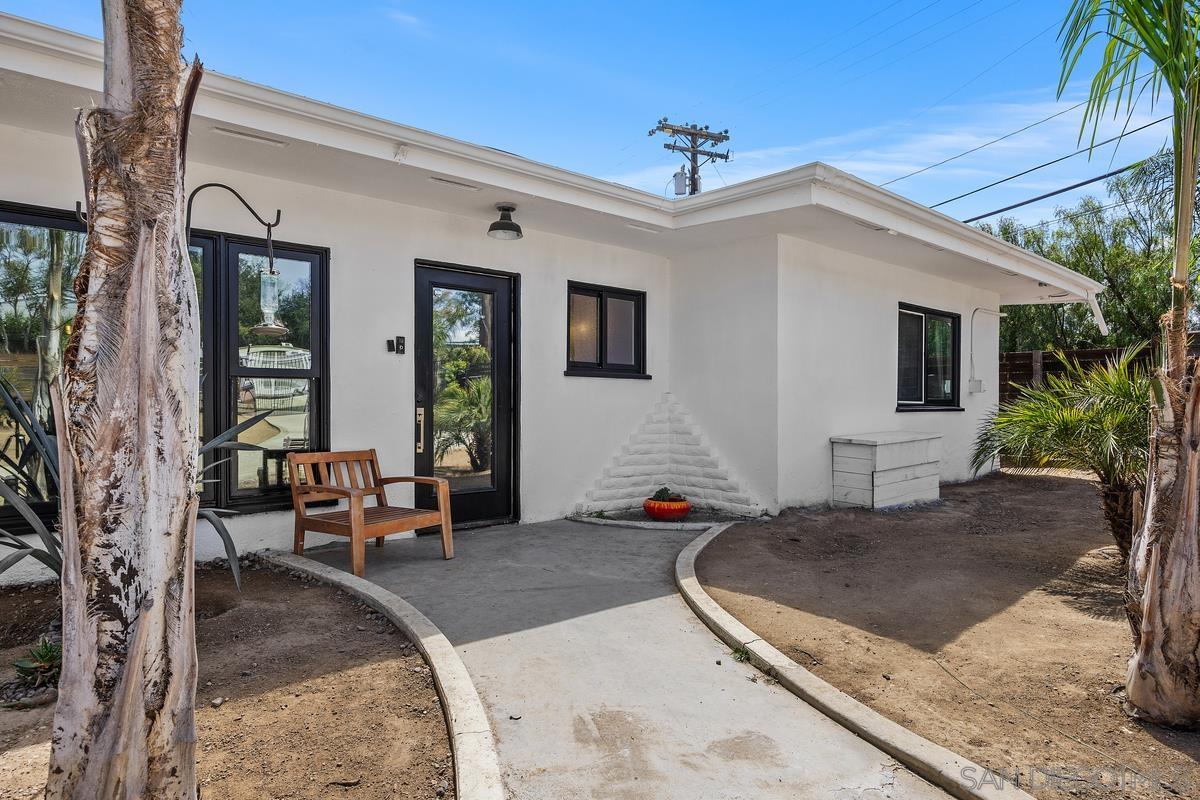 1211 E Mission Rd, Fallbrook, CA 92028
