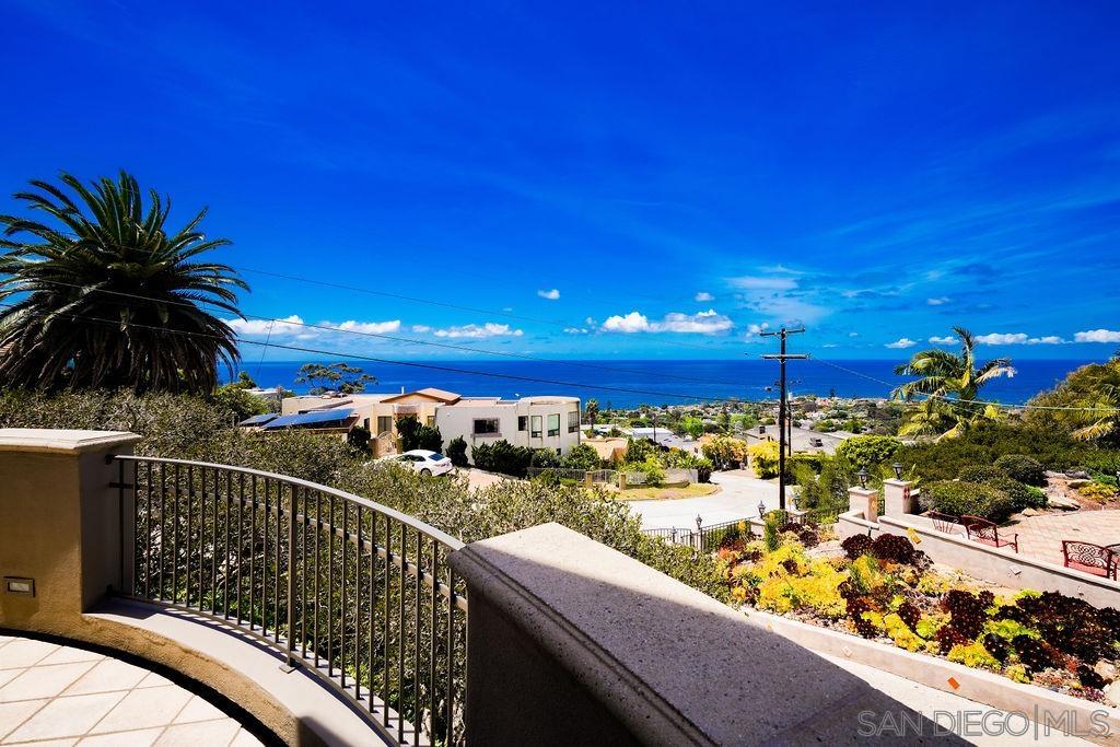 5931 La Jolla Corona — photo