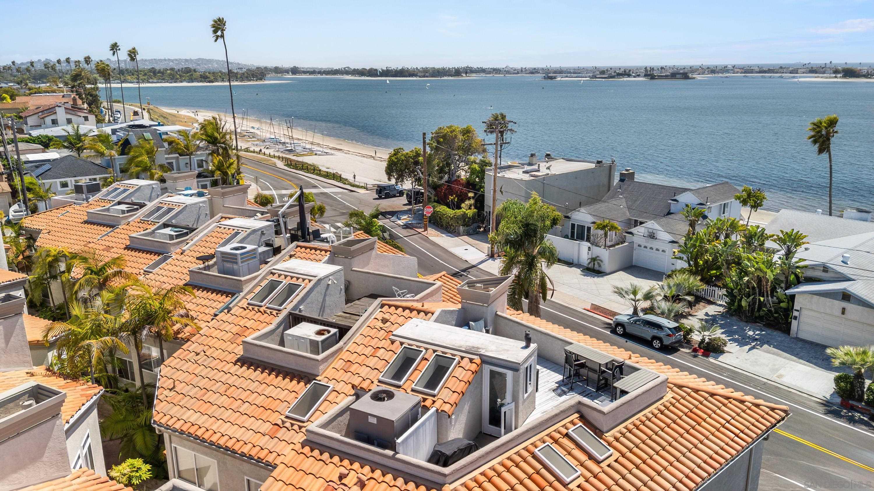 3701 Riviera Dr 11 — photo