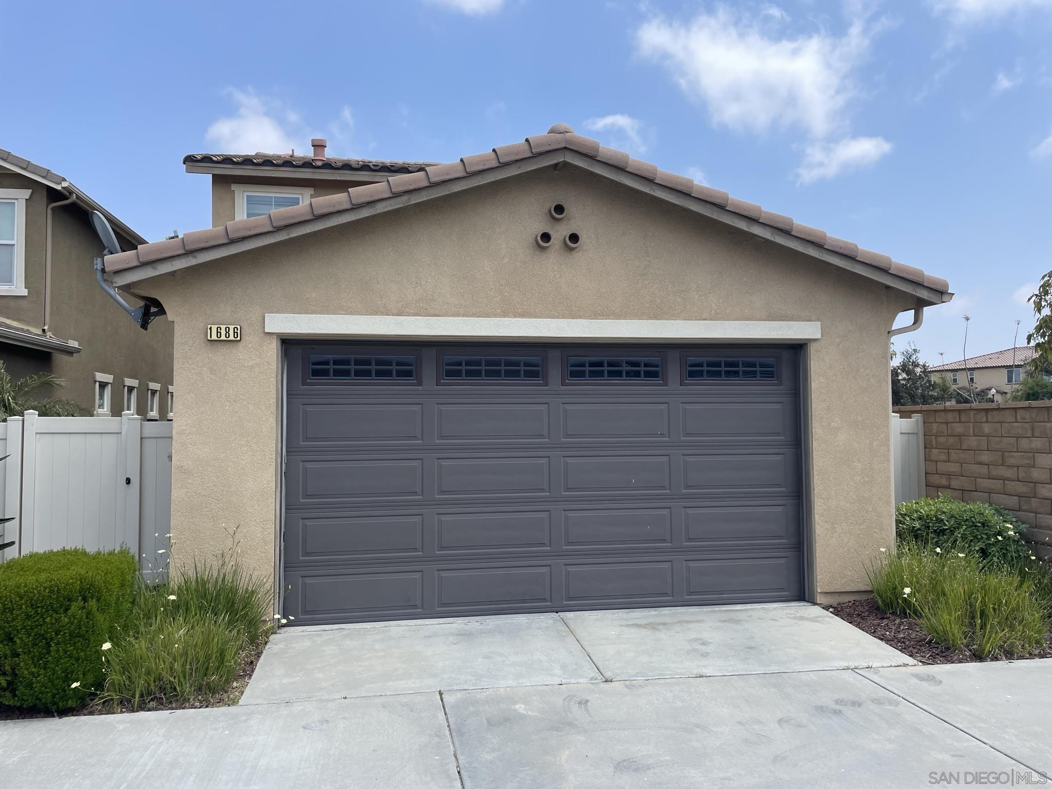 1686 Santa Carolina — photo