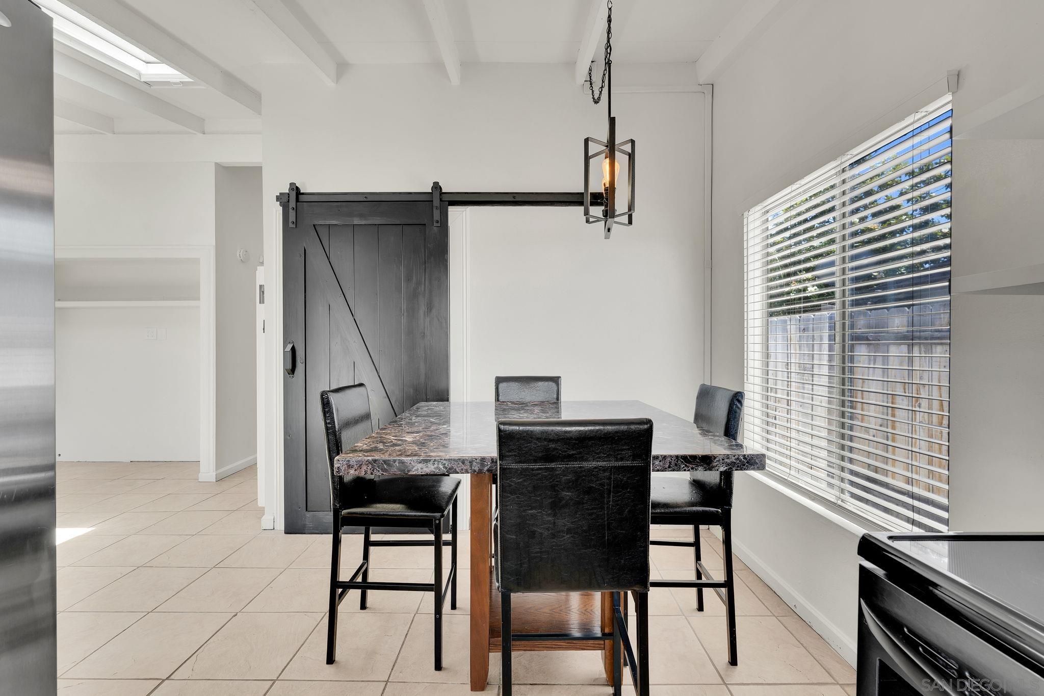 920 Raintree Pl, Vista, CA 92084 — photo 2