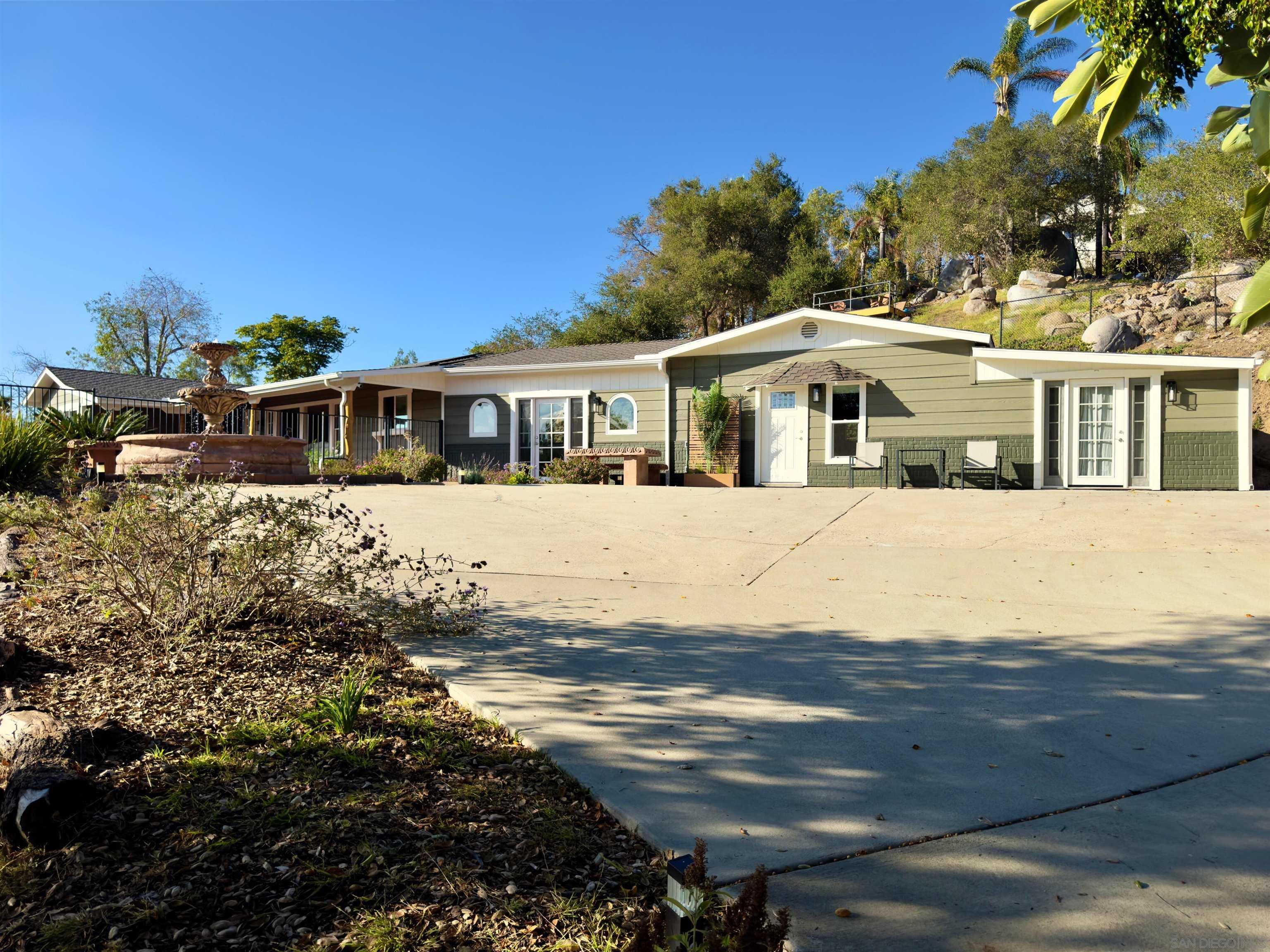 1418 York Dr — photo