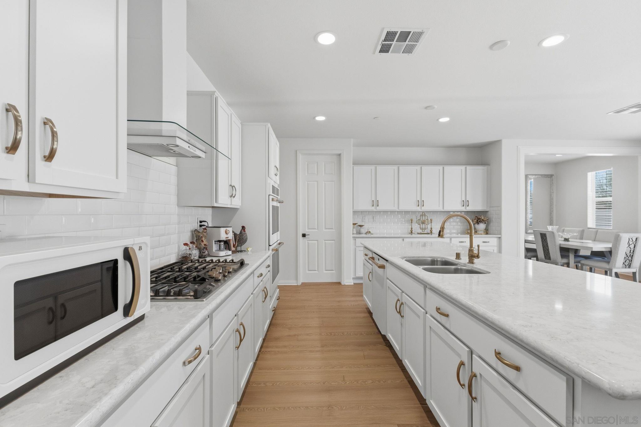 34490 Bloomberry Rd, Murrieta, CA 92563