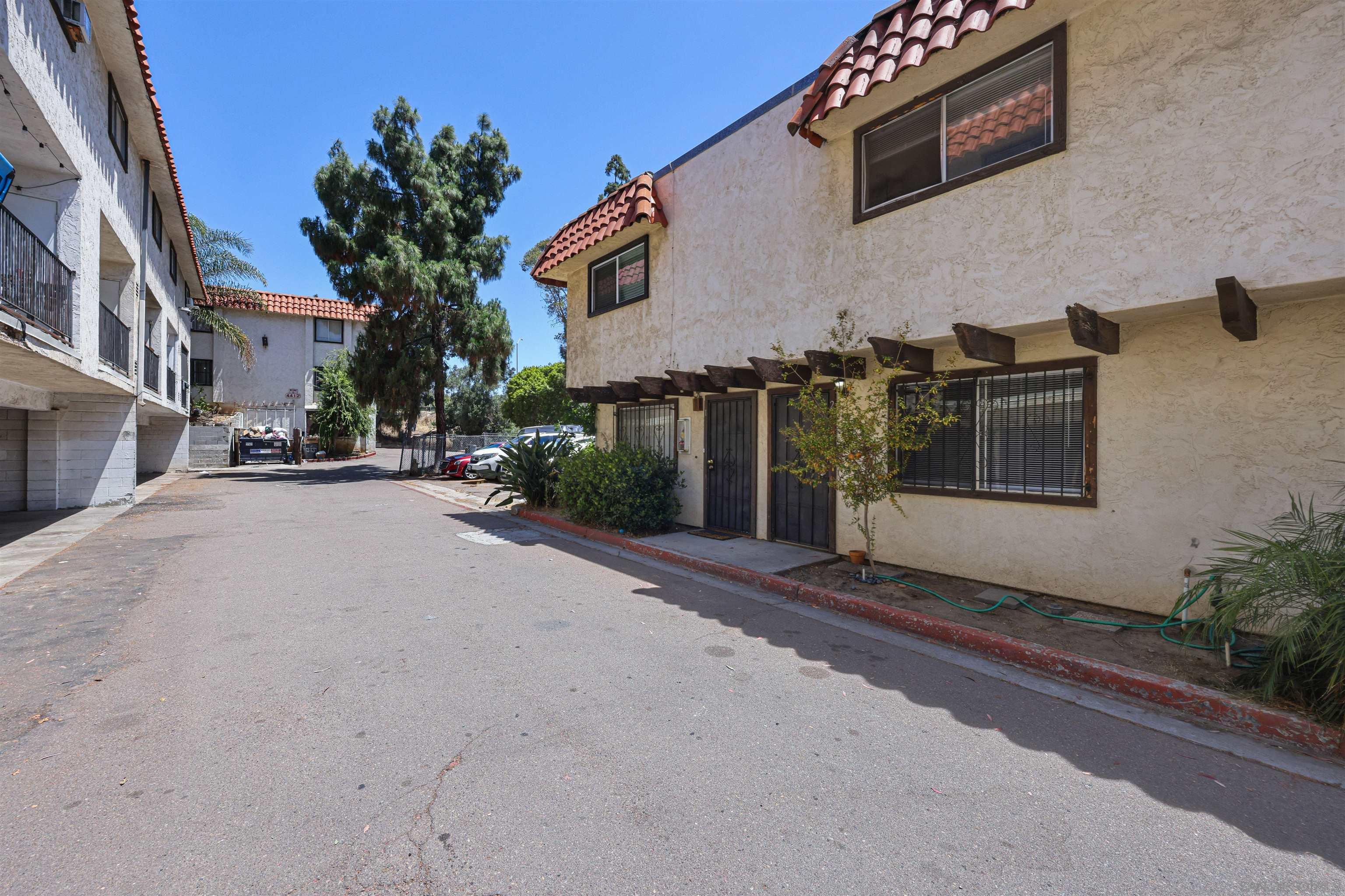 4416 Delta 2 — photo