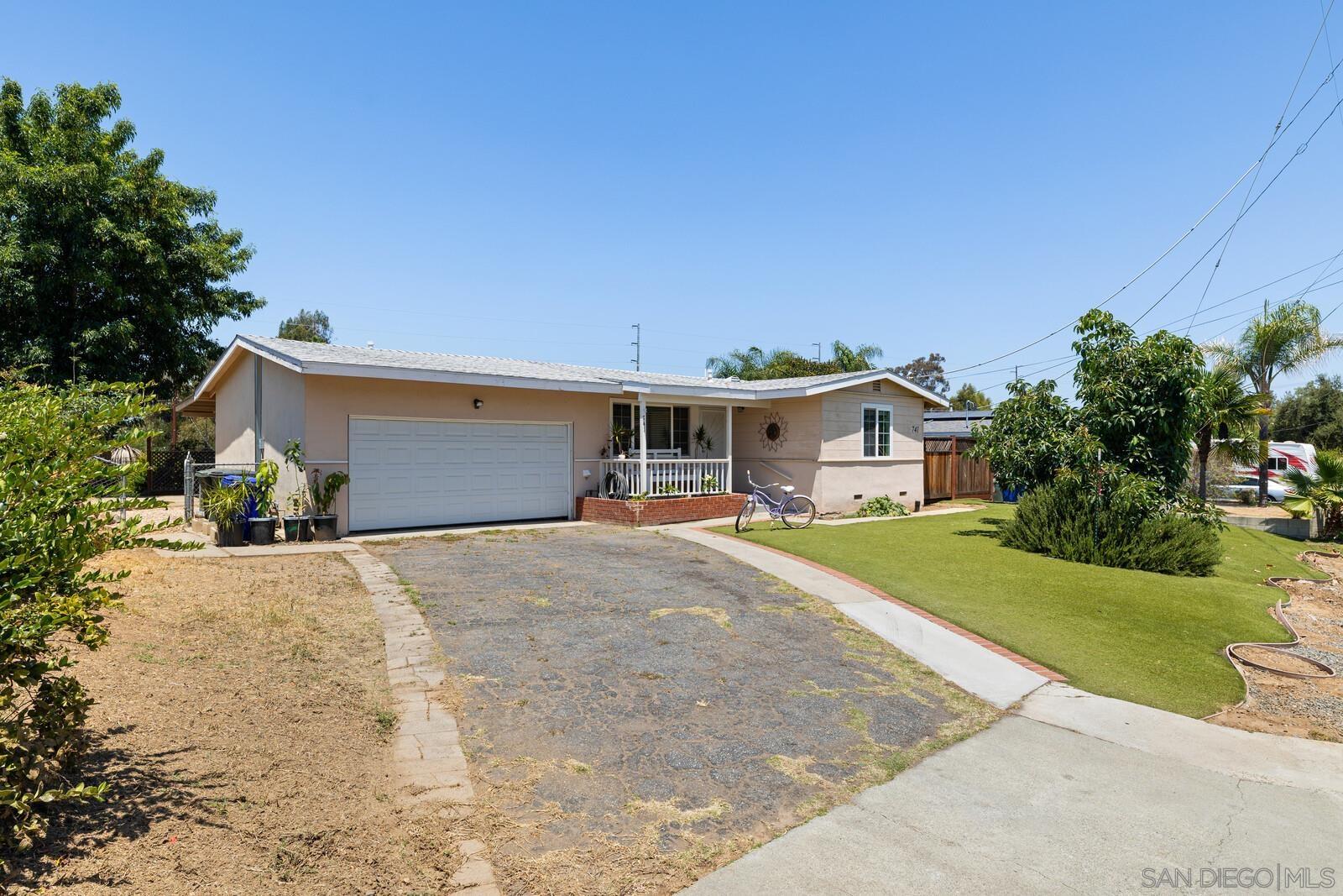 741 Magarian Rd, Fallbrook, CA 92028