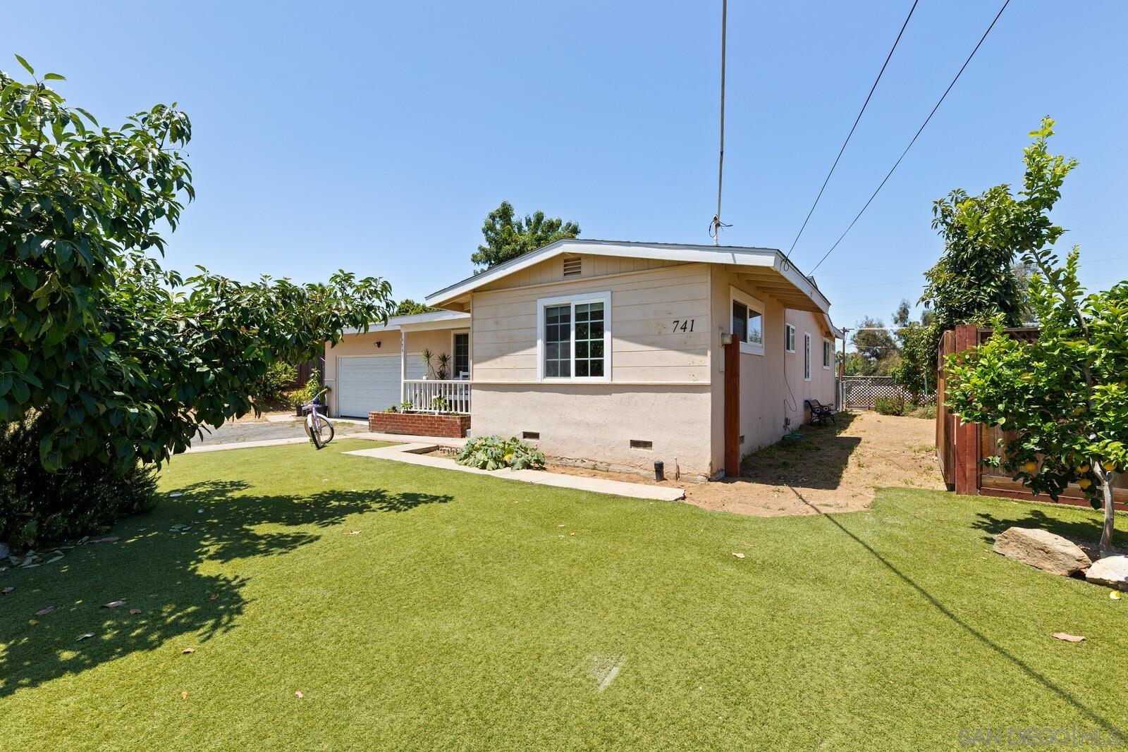 741 Magarian Rd, Fallbrook, CA 92028 — photo 2