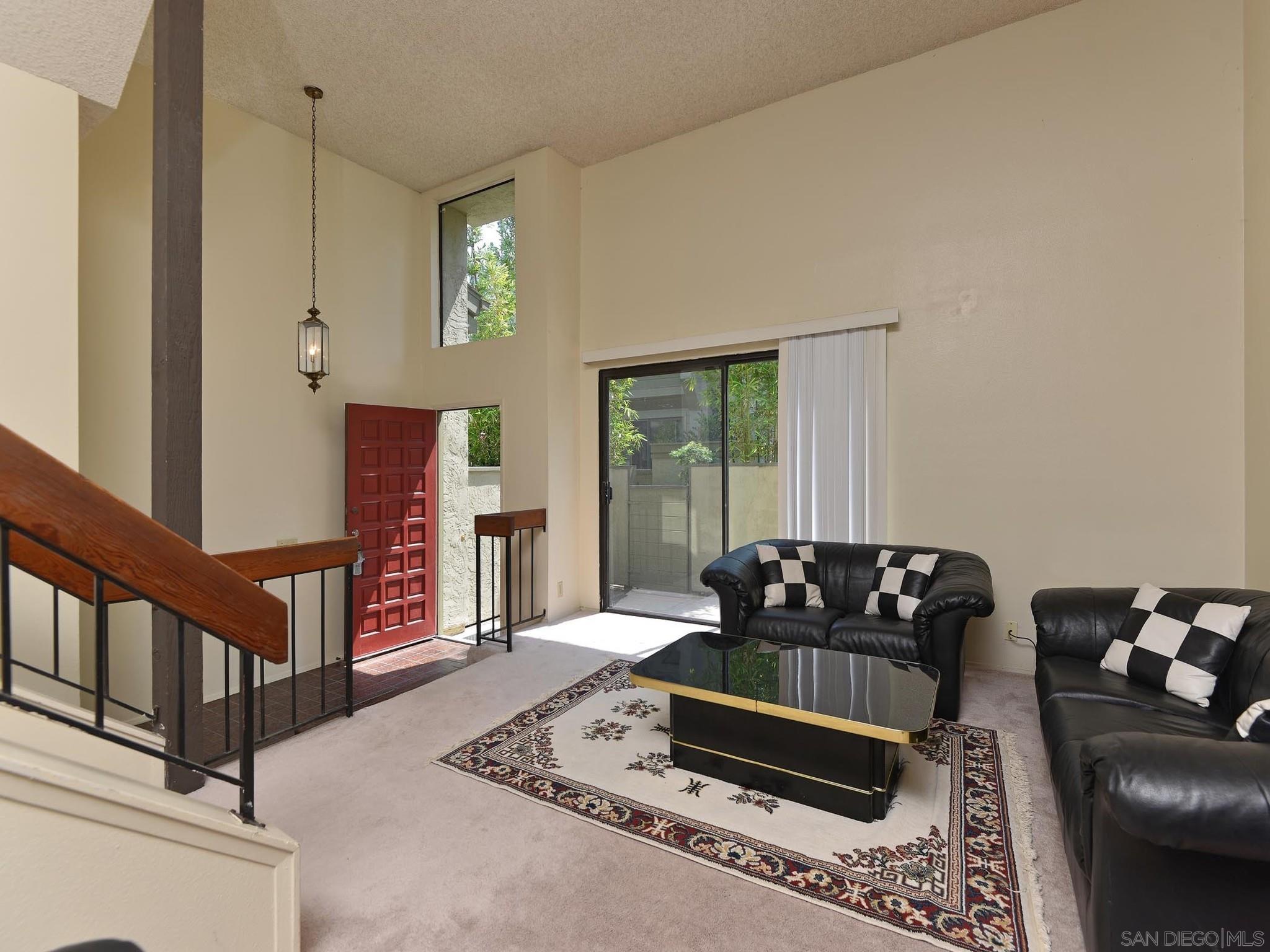 3211 Caminito Eastbluff #9 — photo