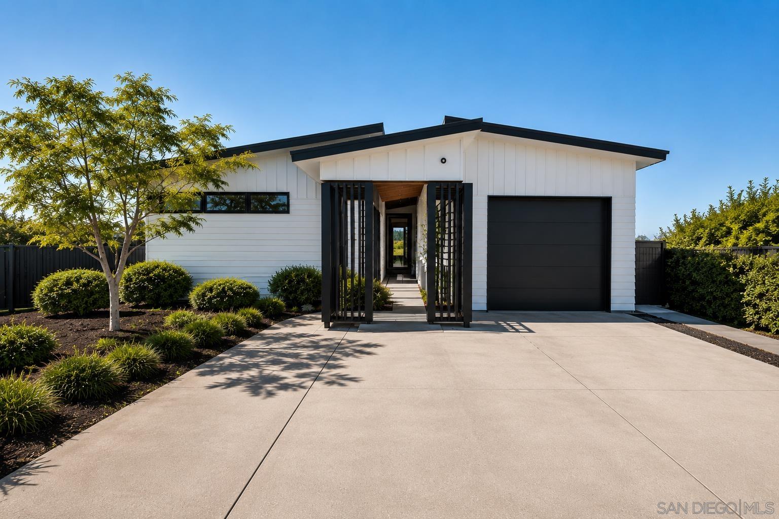 36 W Altadena Dr — photo