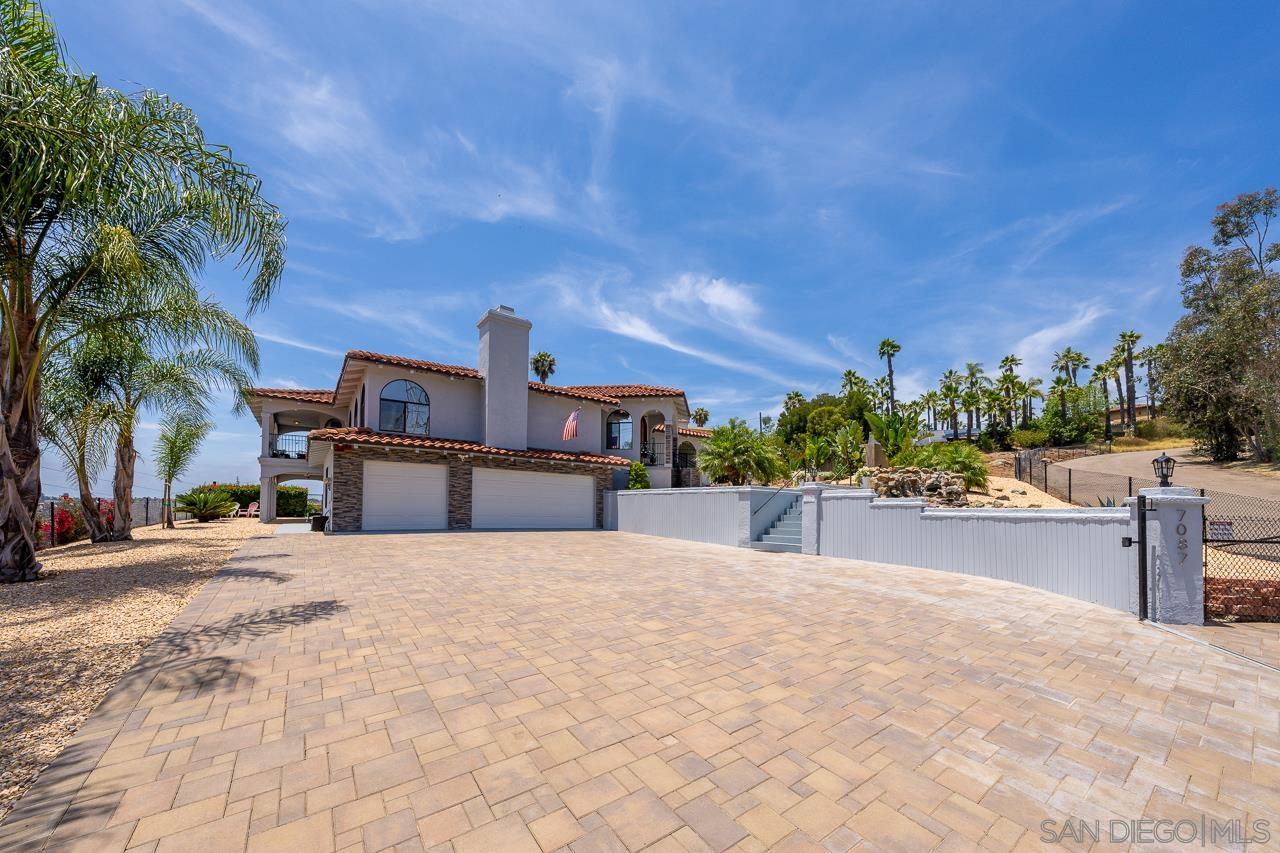 7087 Rancho Santa Fe View Ct, Rancho Santa Fe, CA 92067