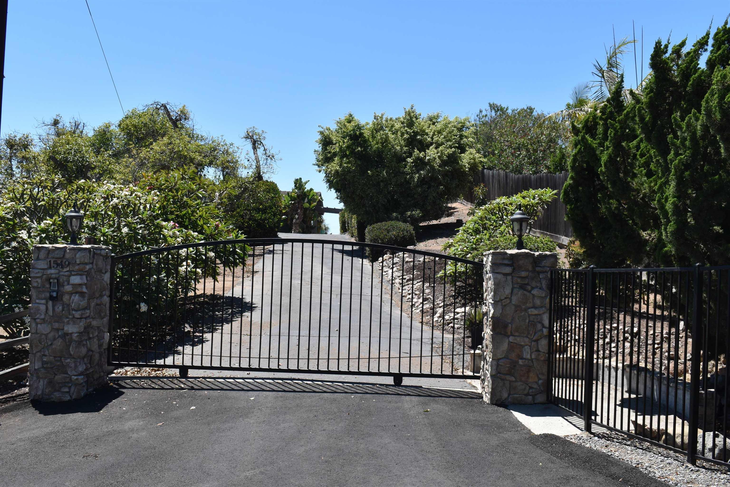 1549 Sleeping Indian Rd — photo