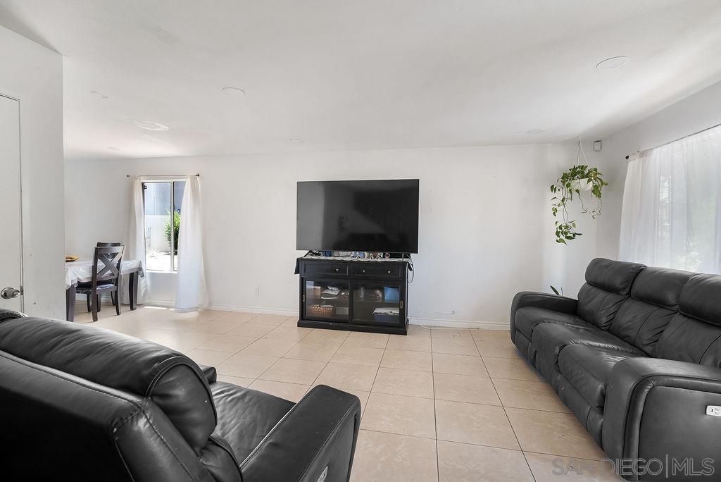 8166 Paradise Valley Ct — photo